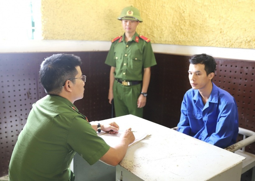 Công an làm việc với đối tượng Vy Bảo Châu. Ảnh: VOV