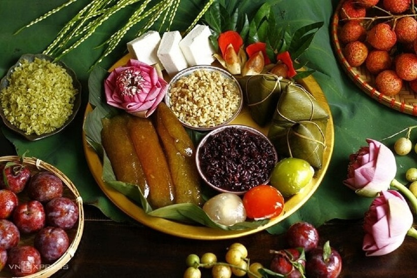 Mâm cúng Tết Đoan Ngọ là sự thể hiện lòng thành kính đối với tổ tiên. Ảnh minh họa