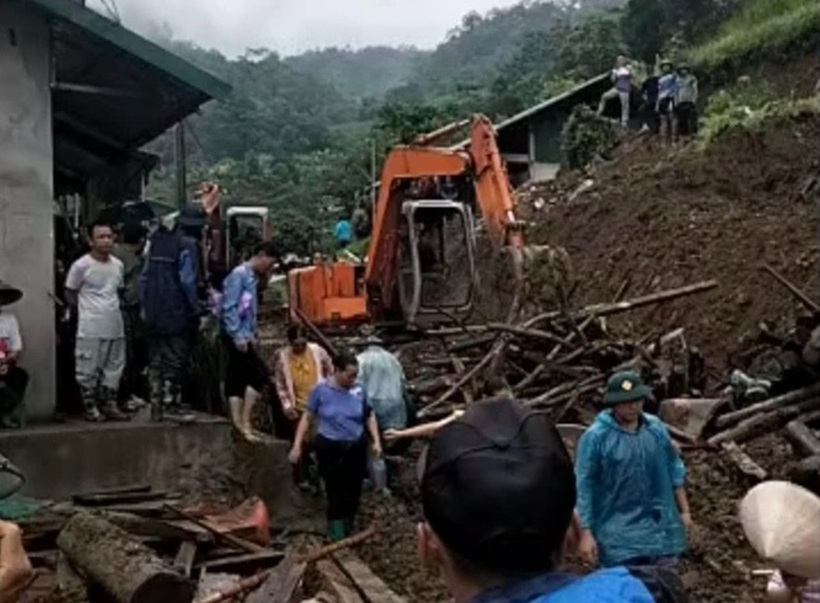 Theo chính quyền địa phương, gia đình nạn nhân là người đồng bào dân tộc Mông thuộc diện hộ nghèo, hoàn cảnh khó khăn.