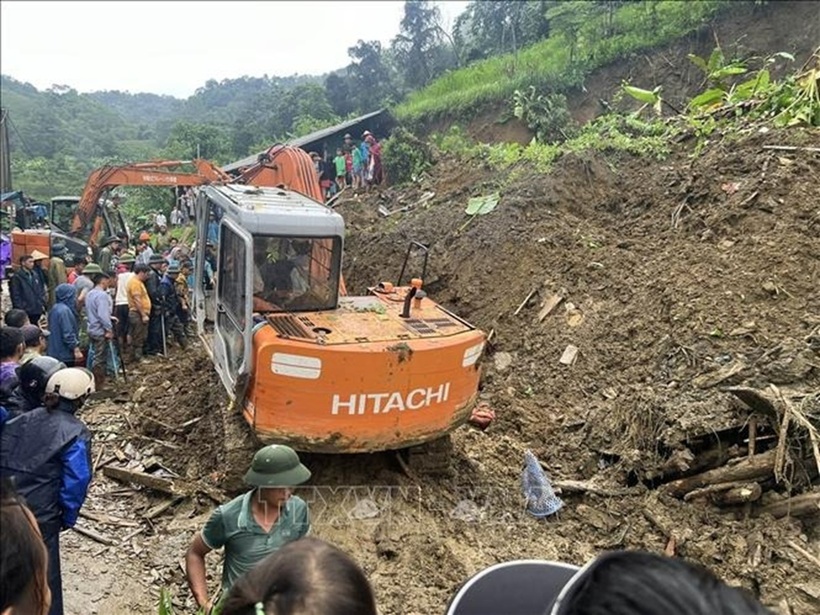 Vụ sạt lở khiến 4 người bị vùi lấp, chỉ có em Nông Thị Sản thoát được ra ngoài.