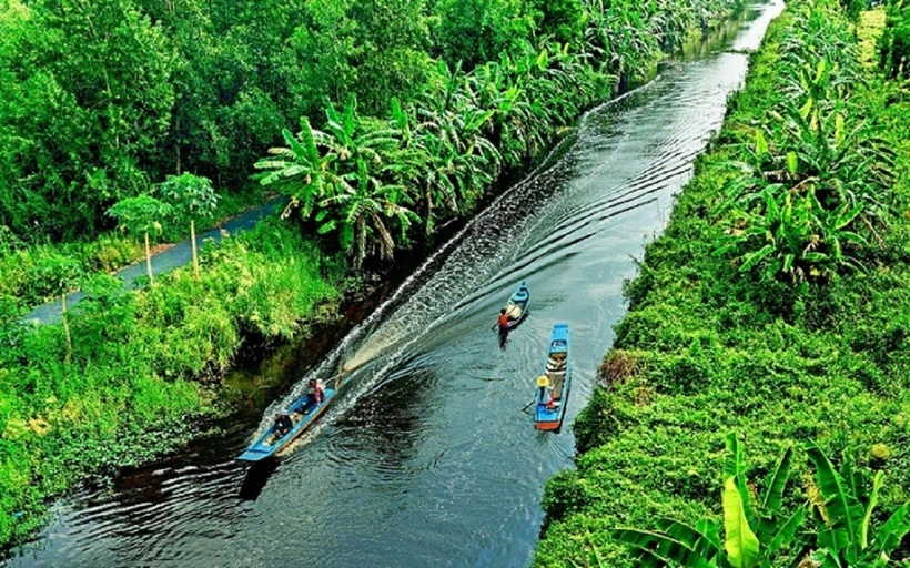 Du lịch Cà Mau sông nước luôn là sự lựa chọn lý tưởng của nhiều du khách khi sở hữu cảnh sắc thiên nhiên trữ tình vô cùng ấn tượng.