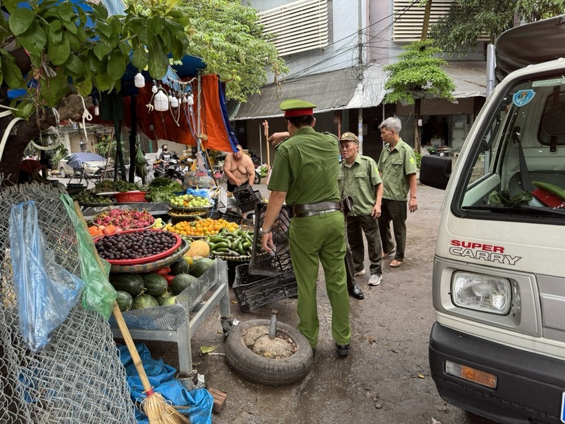 Một số thời điểm, tình trạng lấn chiếm lòng đường, vỉa hè làm nơi kinh doanh gây cản trở, mất mỹ quan.