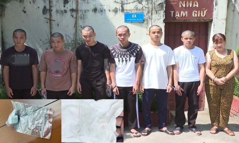 Nhóm đối tượng và tang vật liên quan đến vụ án.