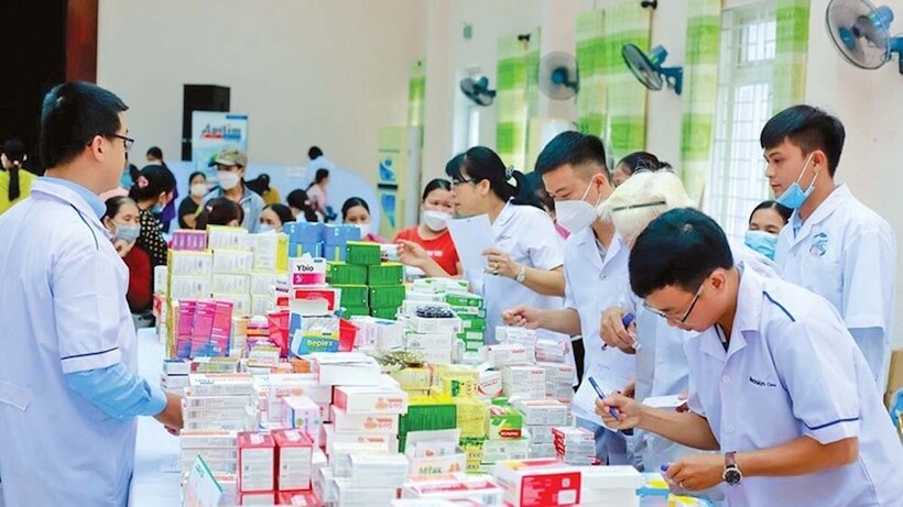 Công tác đấu thầu mua sắm thuốc, vật tư y tế, thiết bị y tế phục vụ hoạt động khám, chữa bệnh còn gặp khó khăn. Ảnh minh hoạ