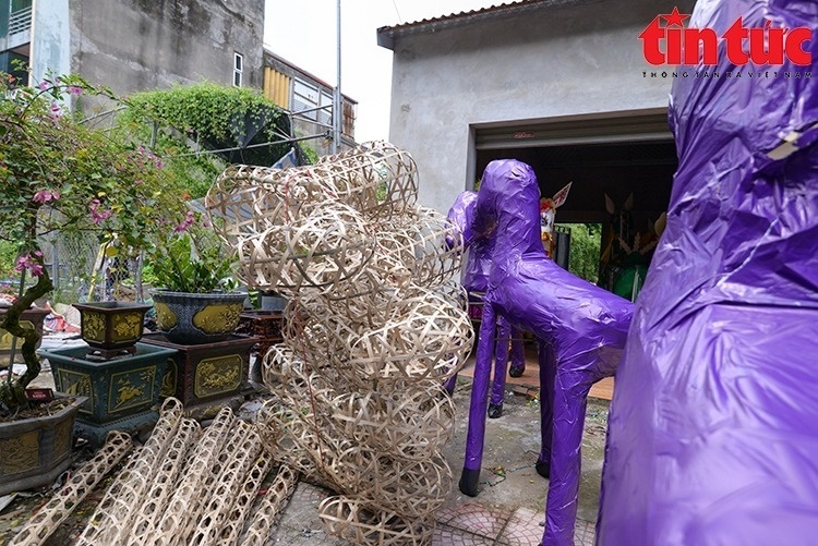 Theo người dân nơi đây, những năm trước, nhà nhà đều chất kín hàng, người mua, kẻ bán tấp nập từ cuối tháng 5 - 6...