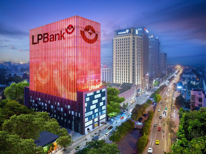 Về tình hình kinh doanh, LPBank ghi nhận lợi nhuận trước thuế 6 tháng đầu năm đạt 5.919 tỷ đồng, tăng trưởng 142% so với cùng kỳ.