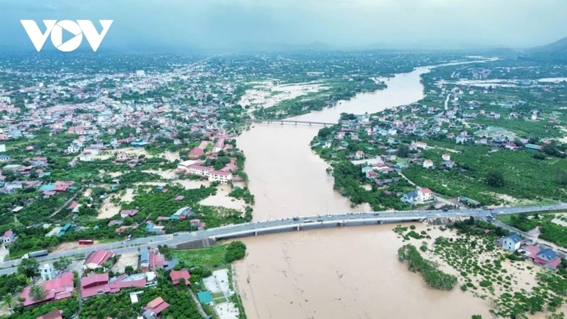 Ban Chỉ huy PCTT - TKCN tỉnh yêu cầu Ban Chỉ huy PCTT - TKCN huyện Lục Nam, Lục Ngạn; Công ty TNHH một thành viên Khai thác công trình thủy lợi Bắc Sông Thương tổ chức trực ban nghiêm túc, thường xuyên cập nhật, theo dõi.