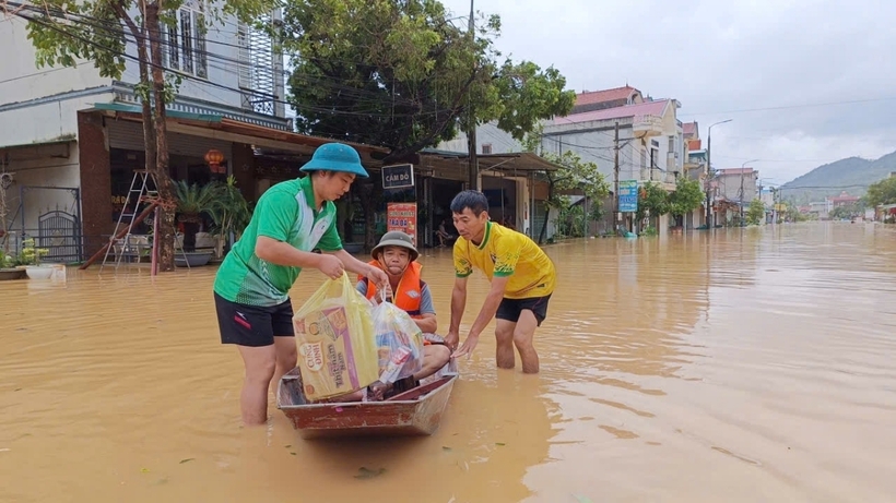 Trước diễn biến phức tạp của mưa lũ, lực lượng chức năng tỉnh Bắc Giang đã được tăng cường, cùng chính quyền địa phương hỗ trợ người dân ổn định cuộc sống.