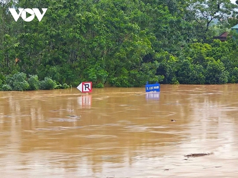 Theo Ban Chỉ huy Phòng, chống thiên tai và Tìm kiếm cứu nạn (PCTT-TKCN) huyện, từ đêm 8/9, nước sông Lục Nam dâng cao; một số xã như Phong Vân, Tân Hoa, Biển Động… ngập nước, bị cô lập.