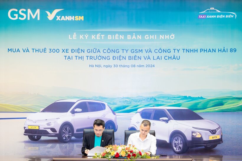 Ông Nguyễn Văn Thanh – Tổng Giám đốc Công ty GSM toàn cầu (trái) và ông Trần Thanh Quân - Giám đốc Công ty TNHH Phan Hải 89 tại buổi lễ ký kết.