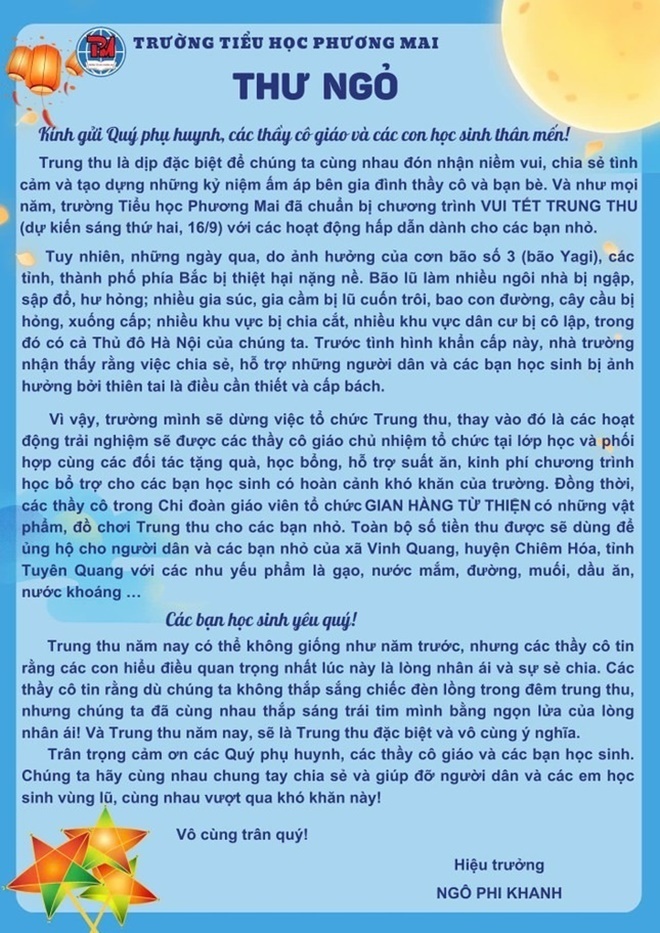 Chi đoàn giáo viên của trường cũng tổ chức "Gian hàng từ thiện" có những vật phẩm, đồ chơi Trung thu cho các bạn nhỏ. Ảnh: Hoa học trò.