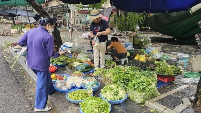 Thủ tướng Phạm Minh Chính chỉ đạo các cơ quan kiểm soát thị trường, không để tình trạng găm hàng, tăng giá trong bão lũ. Ảnh minh họa