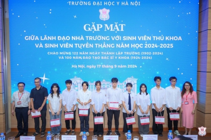 Năm nay, Trường Đại học Y Hà Nội tiếp nhận 14.880 nguyện vọng đăng ký xét tuyển ở 14 ngành, có 1.732 thí sinh trúng tuyển nhập học. Ảnh: Báo Đại biển Nhân dân.