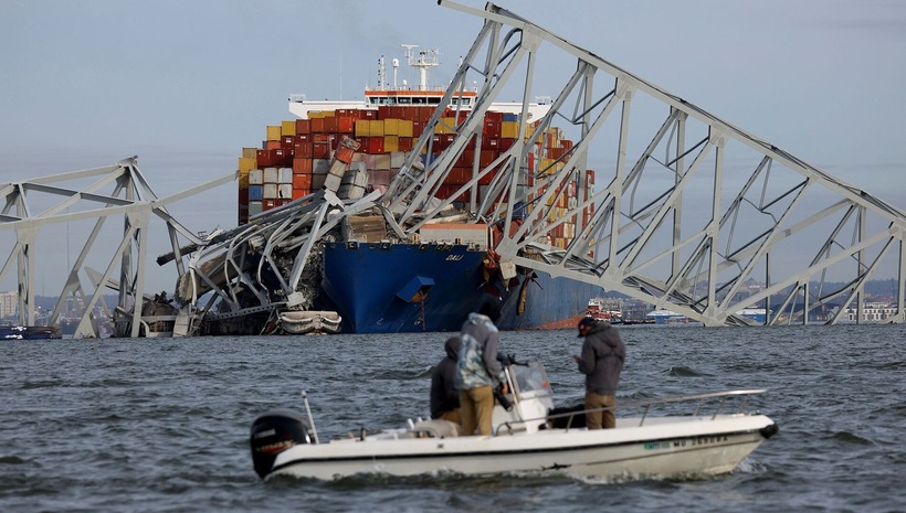 Chiếc tàu M/V Dali dài 300 m đã va chạm với cầu Francis Scott Key. Ảnh: CNN