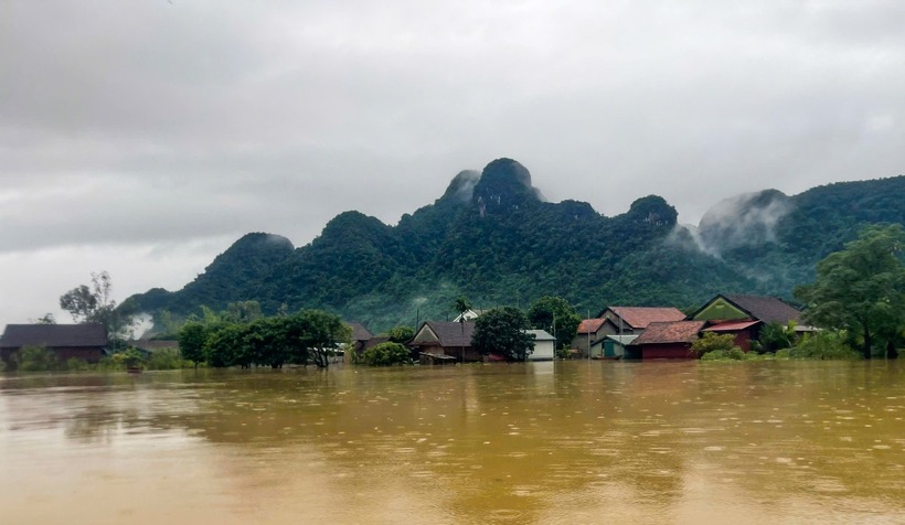 Huyện Tuyên Hóa có 10 thôn bị cô lập chia cắt, 37 hộ bị ngập ở các xã Thanh Hóa, Đức Hóa, Thanh Thạch…