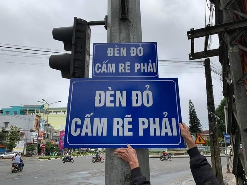 Biển báo cấm rẽ phải khi đèn đỏ