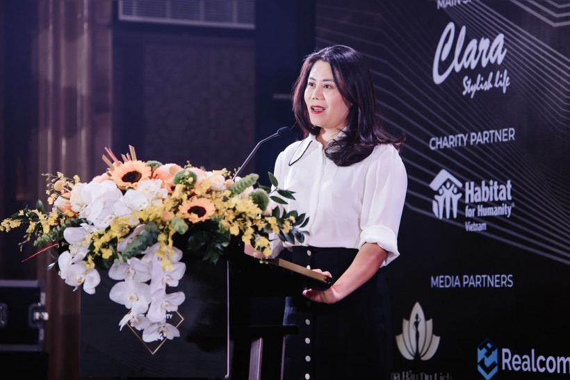 Bà Tống Thị Liên gửi lời cảm ơn đến Dot Property Vietnam Awards 2024 và chia sẻ thông tin về KITA Group tại sự kiện