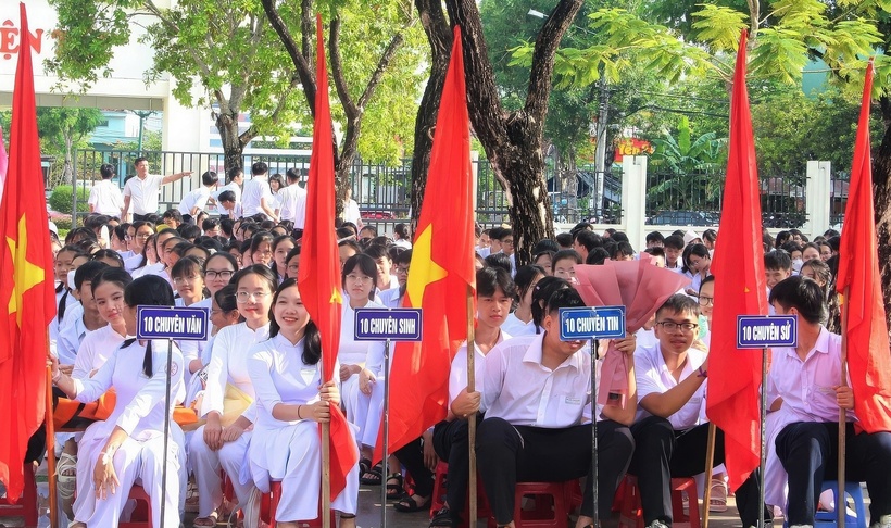 Ngoài miễn 100% học phí cho học sinh trường công lập, Quảng Nam còn hỗ trợ học sinh trường tư thục bằng mức hỗ trợ đối với các cơ sở giáo dục công lập. (Ảnh: VietnamNet)