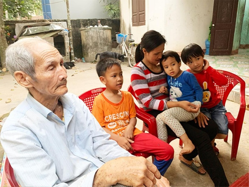 Vượt qua bao dị nghị, gièm pha đến nay vợ, chồng “bác cháu” có với nhau 3 mặt con (2 gái, 1 trai). Ảnh: Saostar.