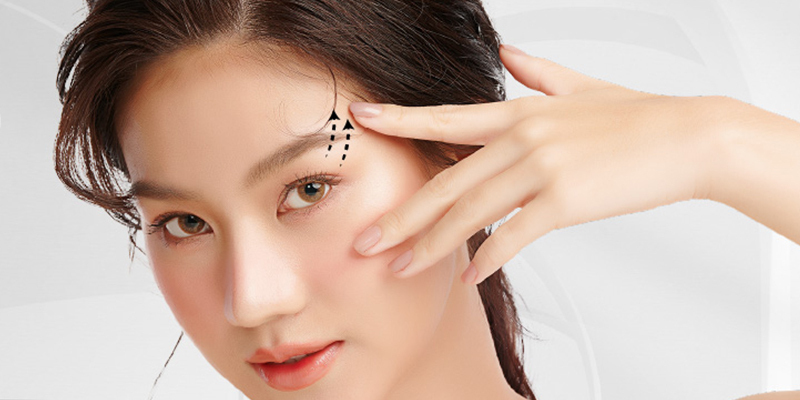 Có nhiều rủi ro tiềm ẩn khi nâng cung mày. Ảnh minh họa