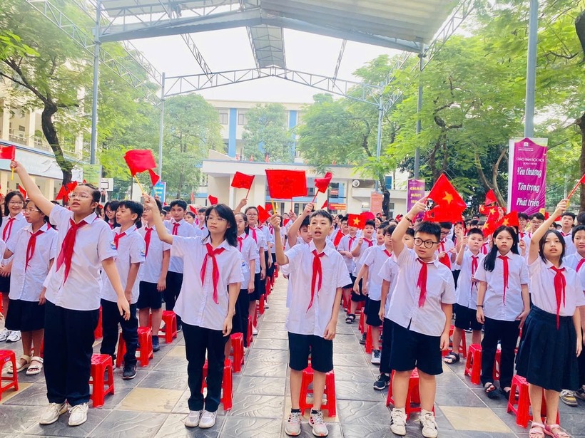 Tiết học có sự tham gia của gần 1000 học sinh khối 6,7,8,9 và các giáo viên, nhân viên của nhà trường.