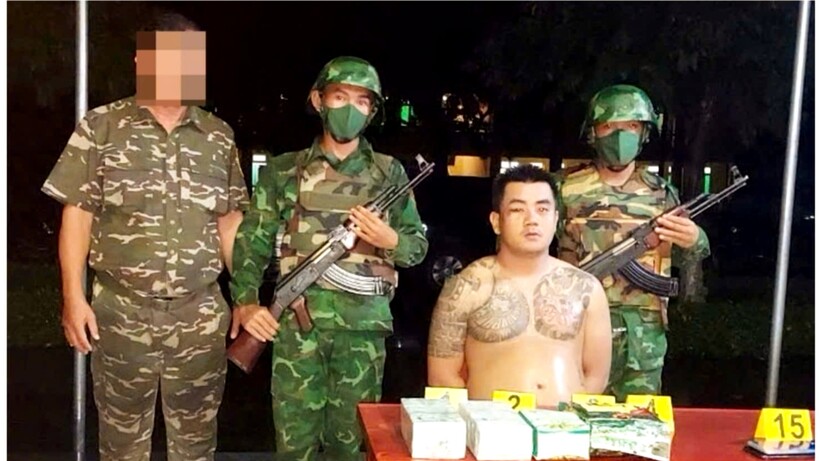 La Văn Điều bị lực lượng chức năng bắt giữ khi đang vượt biên cùng 4kg ma túy. (Ảnh: VnExpress)