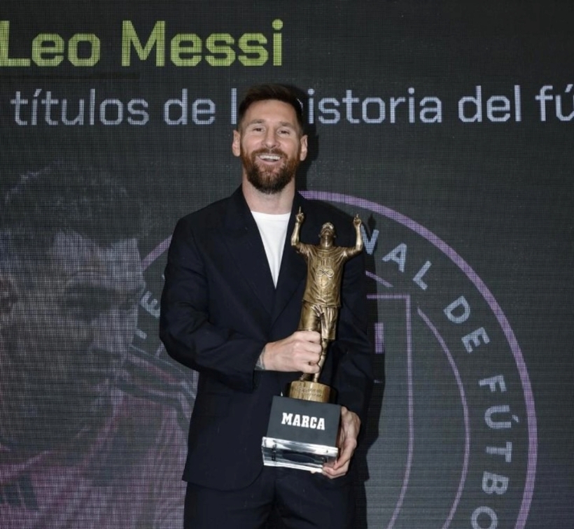 Lionel Messi được vinh danh là cầu thủ xuất sắc nhất mọi thời đại. Ảnh: MARCA