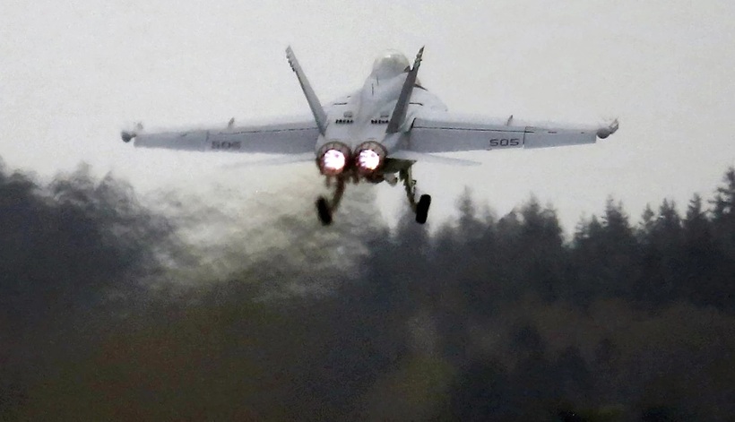 Một chiếc EA-18G Growler. Ảnh: Ken Lambert/The Seattle Times