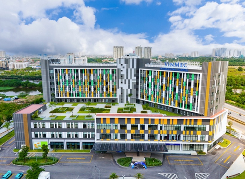 Vinmec Smart City có vốn đầu tư 1.500 tỷ đồng với quy mô gần gần 60.000 m2, kỳ vọng sẽ mở ra lựa chọn mới về dịch vụ y tế chất lượng cao và trở thành bệnh viện tốt nhất khu vực phía Tây Hà Nội.