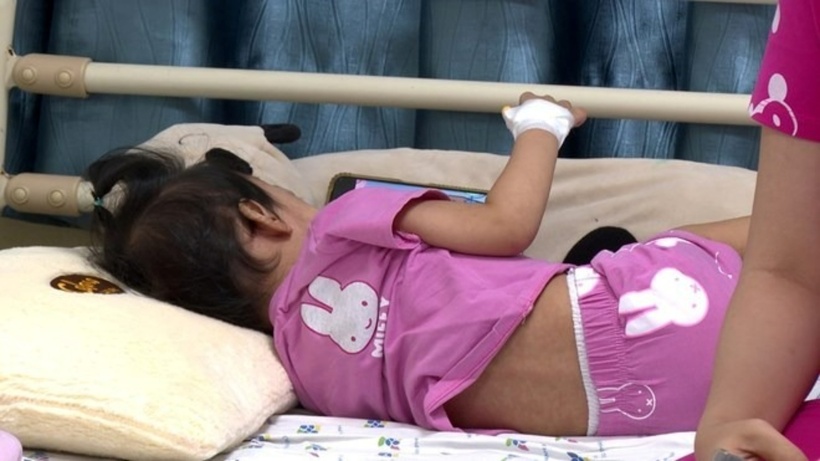 Nhiều trẻ chưa tiêm vaccine phòng bệnh sởi. Ảnh: Lao Động