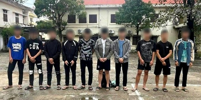 Nhóm thanh niên liên quan đến vụ hỗn chiến. Ảnh: Tuổi Trẻ