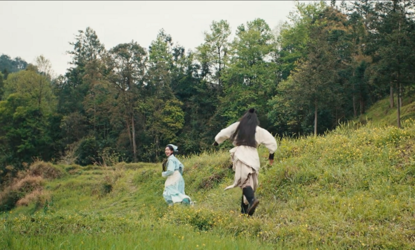 Có lẽ chẳng ai có thể tưởng tượng được "ông trùm" phía sau tổ chức sát thủ Ám Xưởng và nữ sát thủ lại có ngày cùng nhau chung sống vui vẻ như vậy.