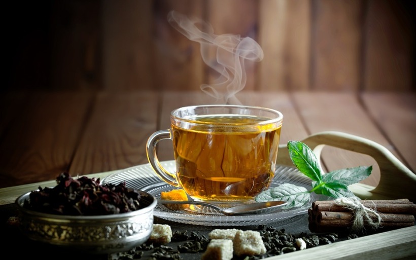 Uống trà nóng thường xuyên có thể giúp cải thiện chức năng tiêu hóa.