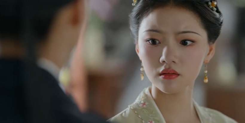 Sự xuất hiện của Lưu Gia Học khiến La Nghi Ninh cau mày khó chịu.