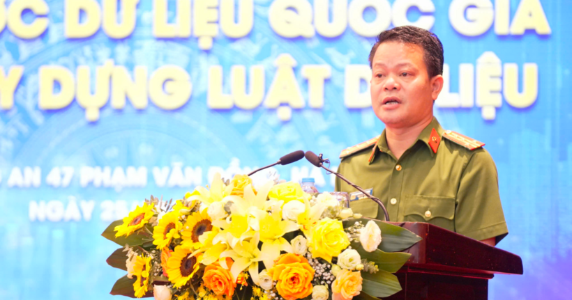 Đại tá Vũ Văn Tấn nói về dự thảo Luật Dữ liệu tại Hội thảo.