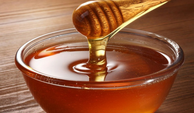Khi trẻ còn quá nhỏ, sức đề kháng của chúng rất yếu, trong quá trình pha và bảo quản mật ong nếu không được xử lý đúng cách có thể nhiễm khuẩn, trẻ có thể bị ngộ độc. Ảnh minh họa