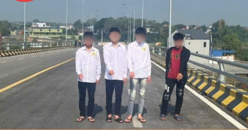 Nhóm học sinh lớp 10 tại hiện trường gây án. (Ảnh: CACC)