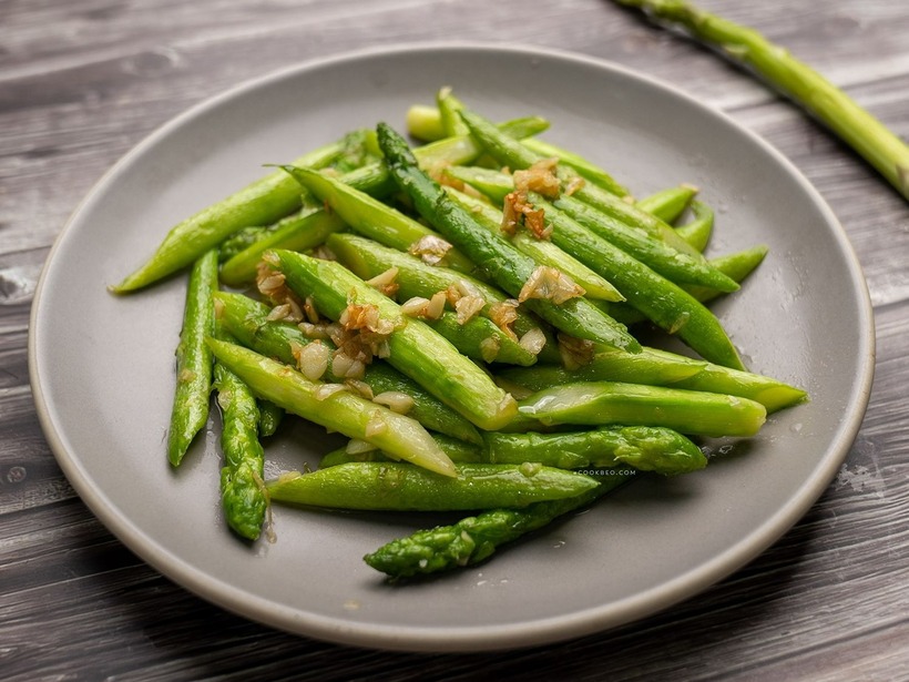 Măng tây ngăn chặn những tác hại của gốc tự do đến tế bào, giúp miễn dịch khỏe hơn để chống lại ung thư. Ảnh minh họa