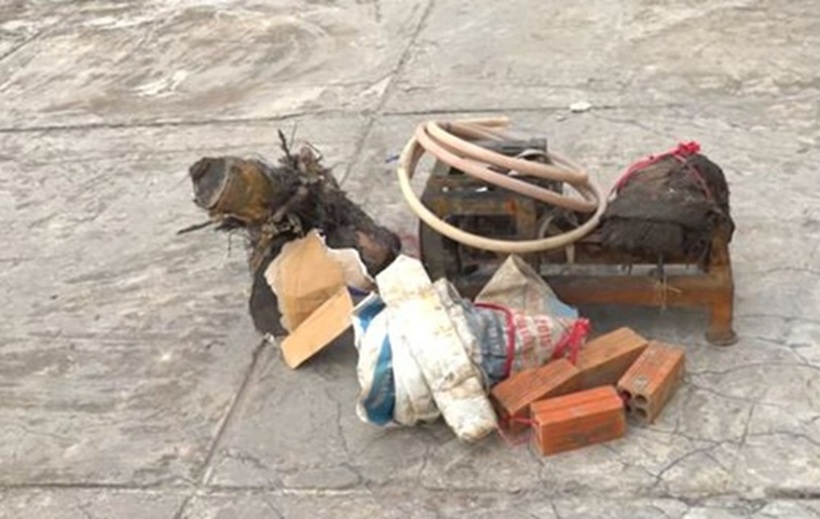 Tang vật mà hung thủ dùng dìm xác nạn nhân dưới đáy ao