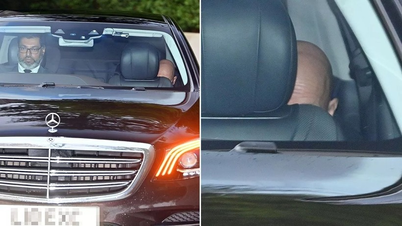 Ten Hag né tránh ống kính của cánh săn tin. Ảnh: &nbsp;MIRROR