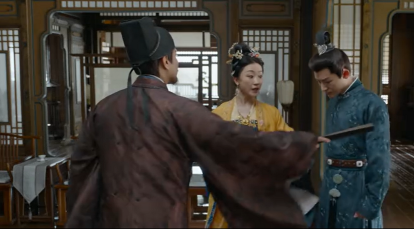 Anh Quốc Công chất vấn La Thận Viễn về vết thương, có vẻ ông đã biết La Thận Viễn là kẻ ám sát con gái mình.