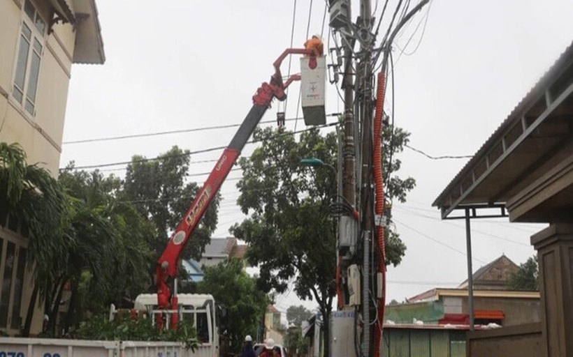 Công ty điện lực Quảng Bình (PC Quảng Bình) khẩn trương khắc phục sự cố sau bão số 6.