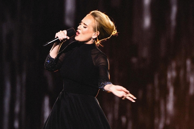 Adele tiết lộ cô đã bị nhiễm trùng tai rất nghiêm trọng. Ảnh: @adele