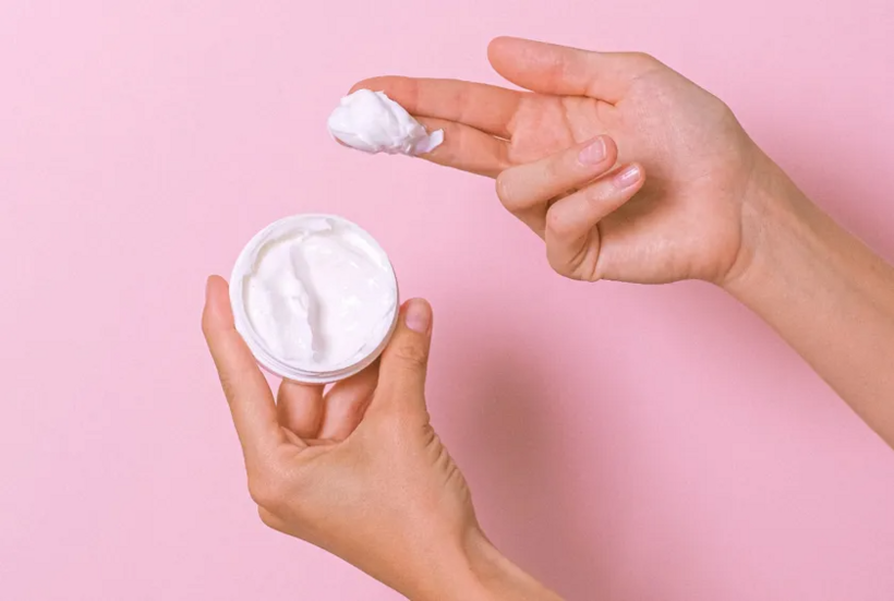 Kem dưỡng hết hạn đương nhiên không thể thoa lên mặt nữa nhưng&nbsp; bạn vẫn có thể tận dụng trong một số trường hợp