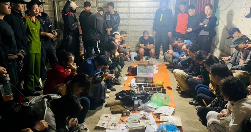 Các đối tượng thời điểm bị công an bắt quả tang. Ảnh: Công an tỉnh Lạng Sơn