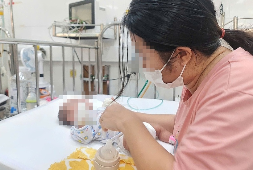 Số trẻ mắc sởi ở các tỉnh đến TP.HCM khám và điều trị đang tăng cao. Ảnh minh họa