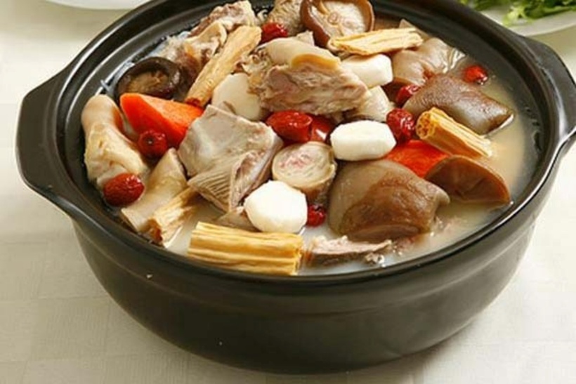 Chân dê hầm câu kỷ tử có tác dụng ích tinh, bổ thận, đàn ông yếu sinh lý nên dùng. Ảnh minh họa