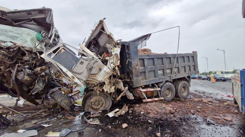 Vụ tai nạn liên hoàn khiến 2 người tử vong trên QL 18, đoạn qua Quế Võ, Bắc Ninh. (Ảnh: Báo Giao thông)