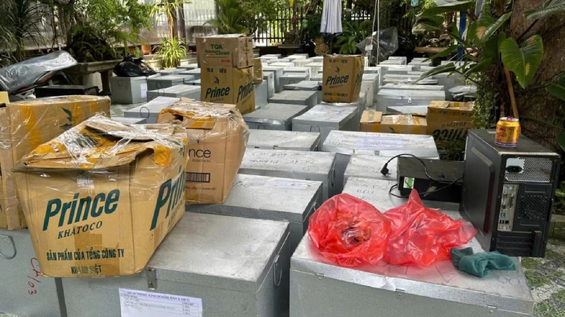 Công an thu giữ tang vật. Ảnh: CA