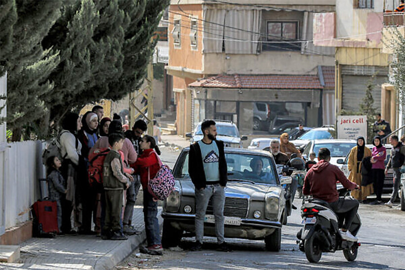 Người dân ở Baalbek đi sơ tán sau cảnh báo của IDF. Ảnh: Times of Israel